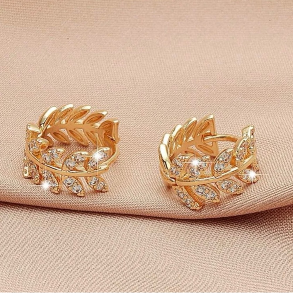 ZIRCON DECOR LEAF DESIGN EARRINGS ✨